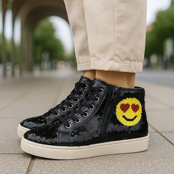 EUC Women’s Steve Madden Smiley Black Sequin High-top sneakers Size 9 - Picture 1 of 8